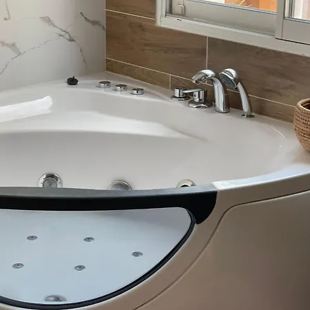 Charmante Maison Avec Piscine *